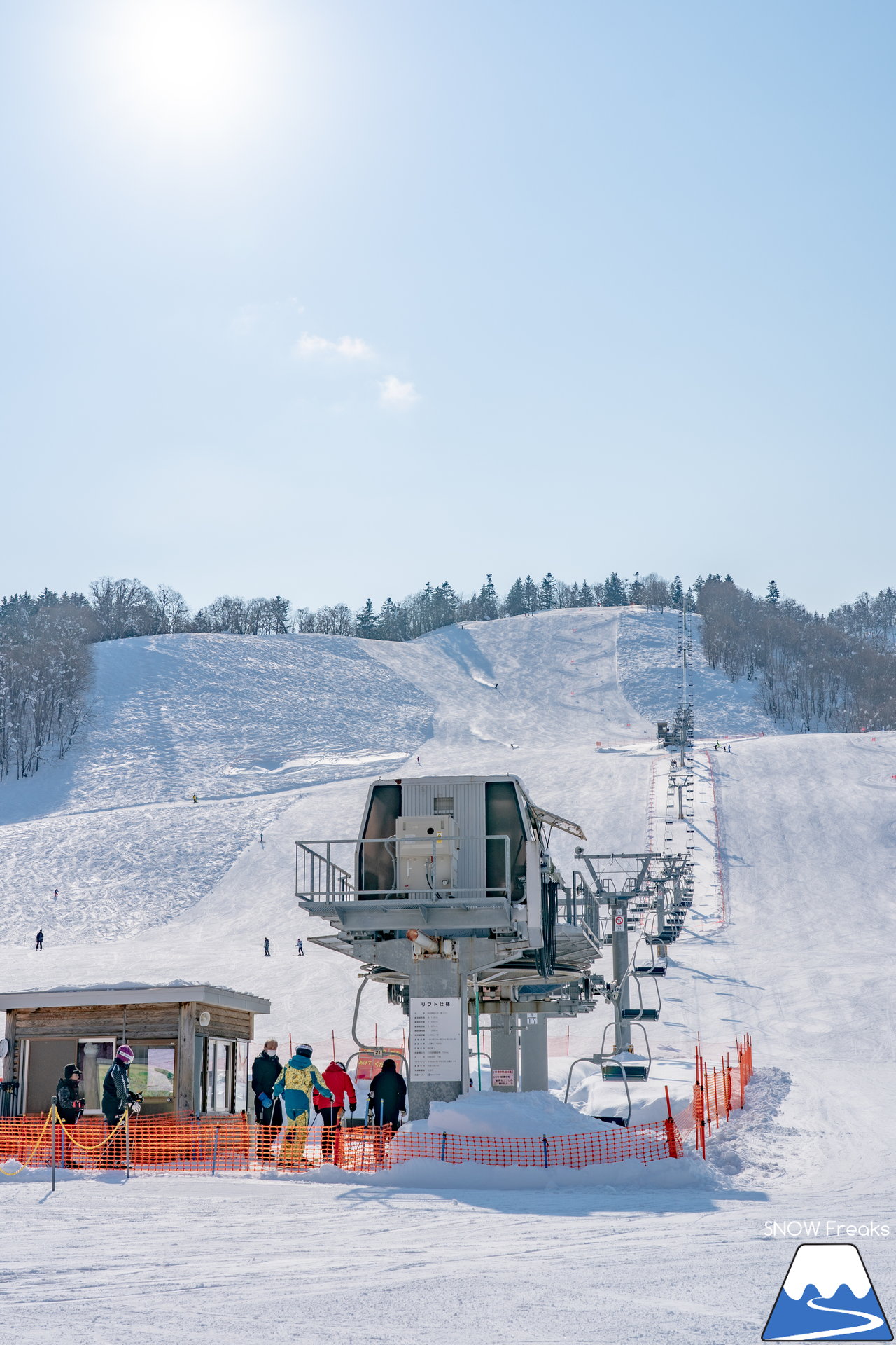 桂沢国設スキー場｜連日の冷え込みで雪質はドライ！美しく漂う綺麗な雪煙で遊んでみましょう♪